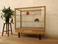 【SOLD OUT】　理容　美容室　店舗家具　『オープンタイプの古い木製ガラスケース』