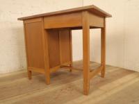 【SOLD OUT】　理容　美容室　店舗家具　『レトロな木製片袖机』