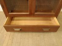 【SOLD OUT】　理容　美容室　店舗家具　『波ガラスの木製キャビネット』