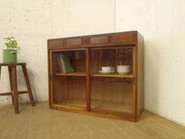 【SOLD OUT】　理容　美容室　店舗家具　『隠し収納付のレトロな木製収納チェスト』