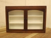 【SOLD OUT】　理容　美容室　店舗家具　『モールガラス入りのスリムな木製飾り棚』