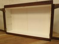 【SOLD OUT】　理容　美容室　店舗家具　『モールガラス入りのスリムな木製飾り棚』