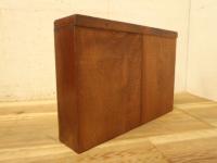 【SOLD OUT】　理容　美容室　店舗家具　『モールガラス入りのスリムな木製飾り棚』