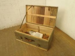 【SOLD OUT】　理容　美容室　店舗家具　『味わいある木製のトランクケース』